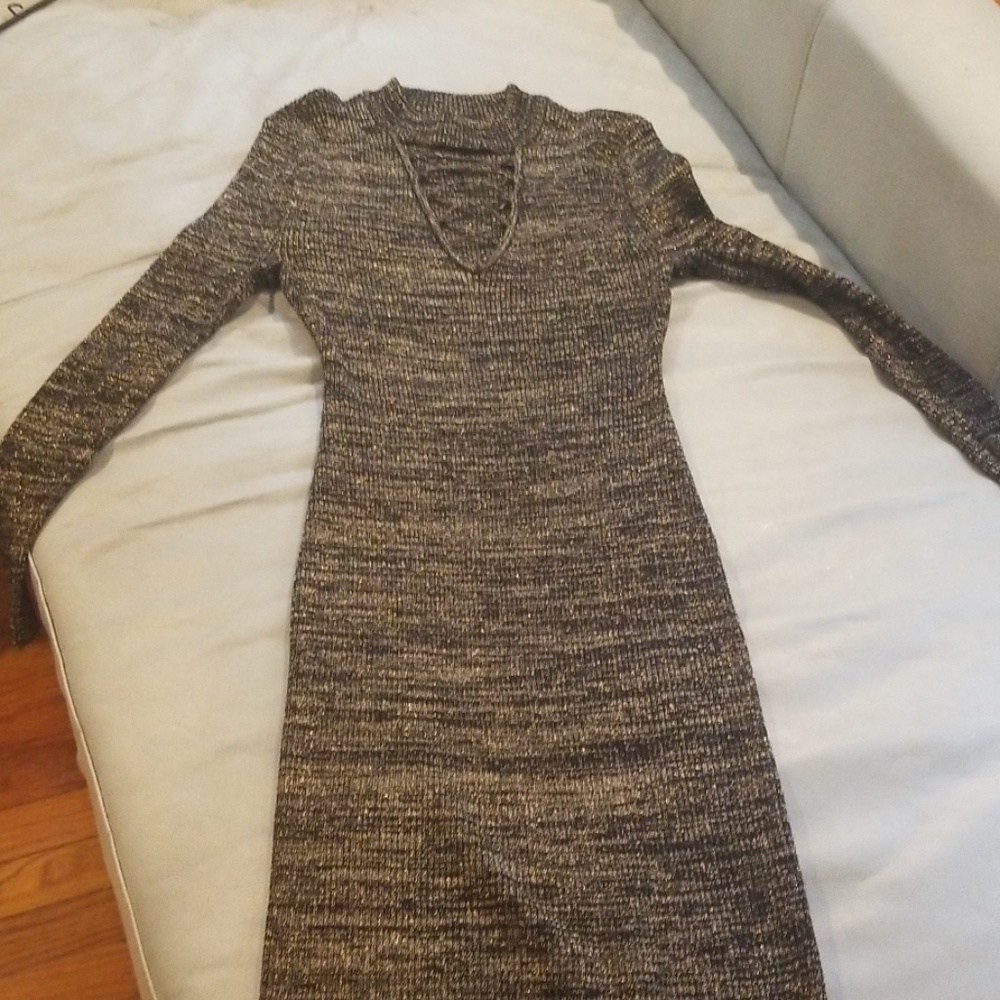 BLACK AND GOLD BODYCON PLUS SIZE DRESS.